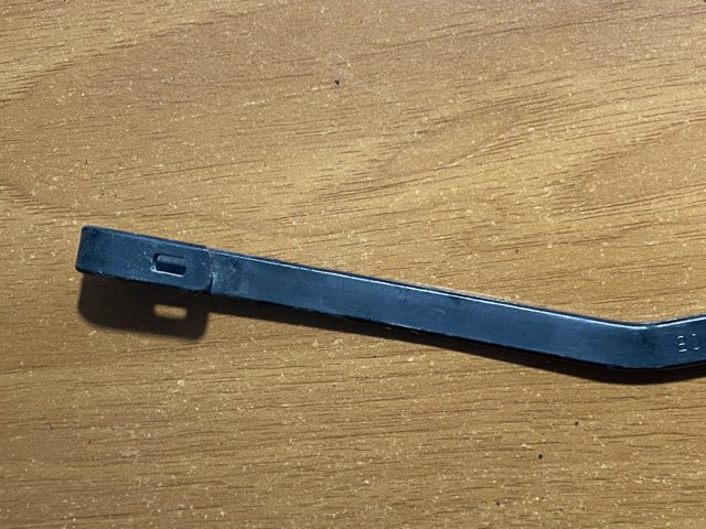 FORD 1520303 Рычаг-поводок стеклоочистителя заднего стекла в наличии Черкассы