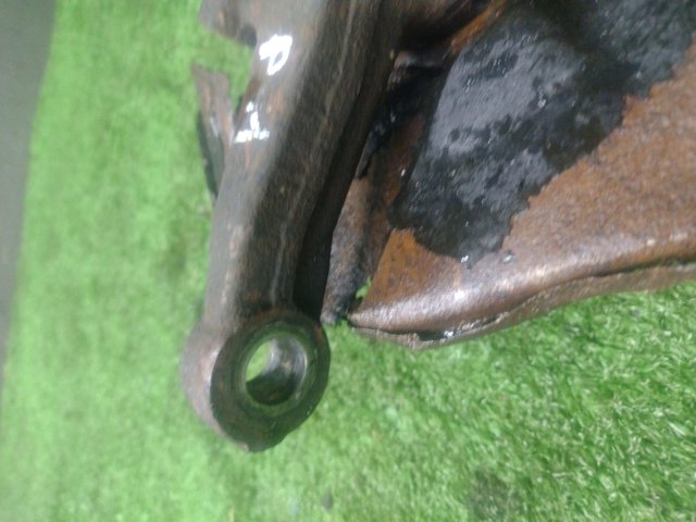 MERCEDES 1693300520 Цапфа (поворотный кулак) передний левый в наличии Хмельницкий
