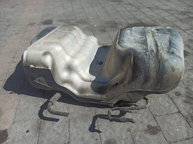 NISSAN 172028H300 Бензобак в наличии Ирпень