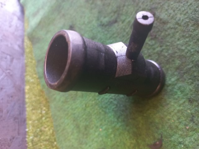 VAG 1C0121438A Патрубок системы охлаждения в наличии Ровно