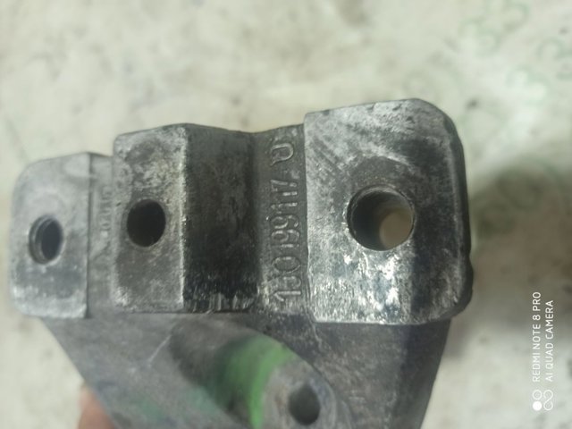 Кронштейн подушки КПП, левый 1J0199117Q VAG