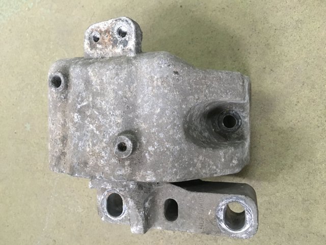 VAG 1J0199555AJ Подушка (опора) двигателя левая в наличии Черкассы