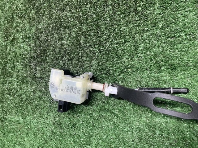 Замок открывания лючка бензобака 1J0810773D VAG