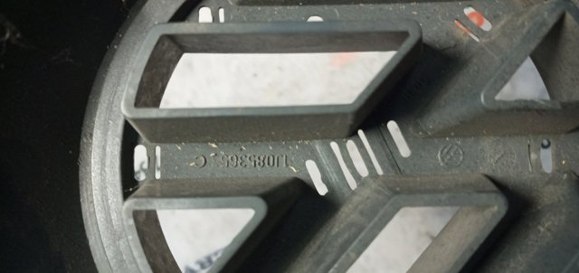 Рамка решетки радиатора 1J0853653C VAG