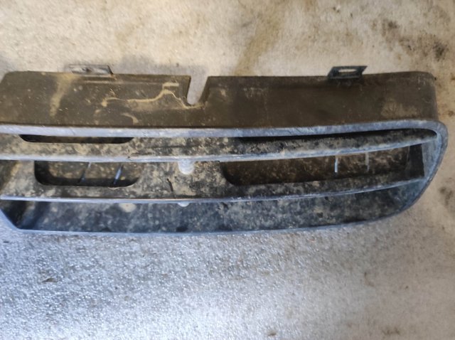 Решетка бампера переднего правая 1J0853666E VAG