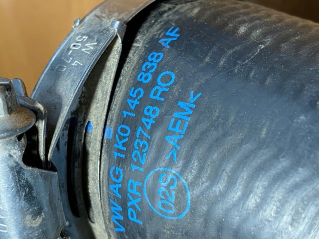 Патрубок дроссельной заслонки 1K0145838AF VAG