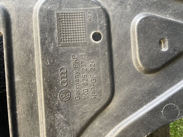VAG 1K0825237J Защита двигателя в наличии Ужгород