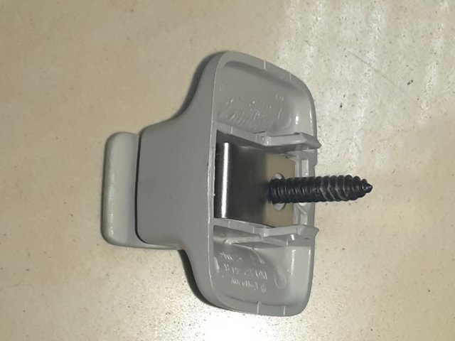 VAG 1K0857561B Фиксатор солнцезащитного козырька в наличии Кривой Рог