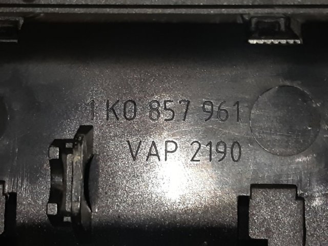 Пепельница центральной консоли 1K0857961 VAG