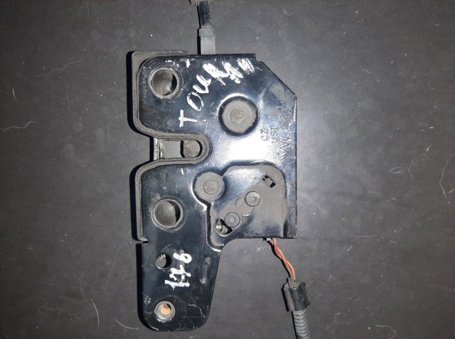 Замок капота 1T0823509B VAG