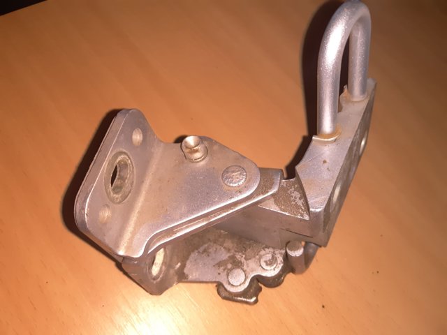 VAG 1T0833411A Петля двери задней левой в наличии Полтава