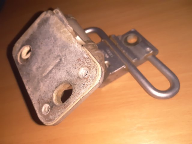 1T0833411A Петля двери задней левой купить Сумы