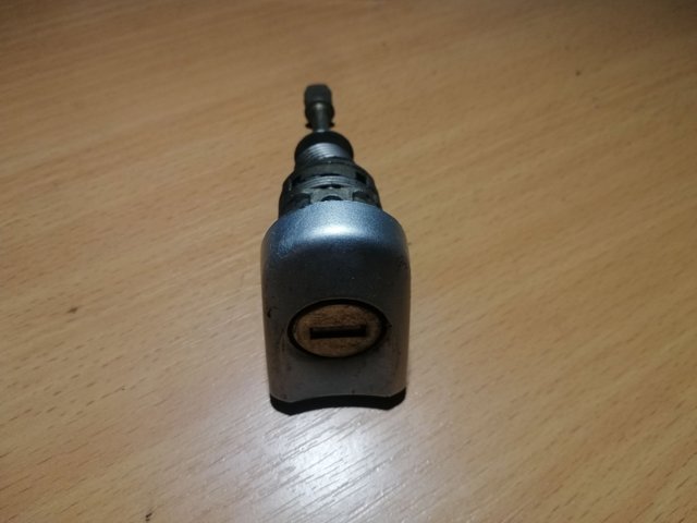 Личинка замка водительской двери 1T0837167A VAG