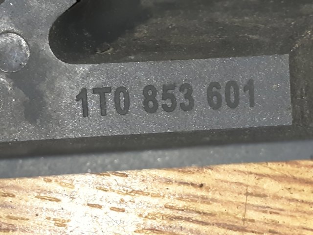 1T0853601 VAG Эмблема решетки радиатора купить в Киев