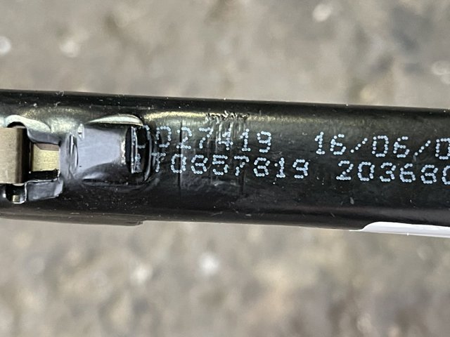 Регулятор высоты ремня безопасности передний левый 1T0857819 VAG