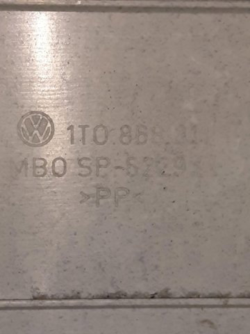 VAG 1T0867287D Обшивка стойки кузова внутренняя задняя левая в наличии Черновцы