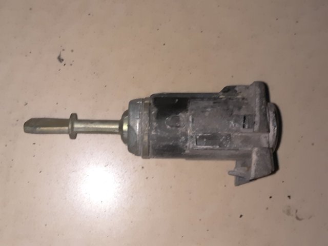 VAG 1U0837167 Личинка замка двери передней левой в наличии Кривой Рог
