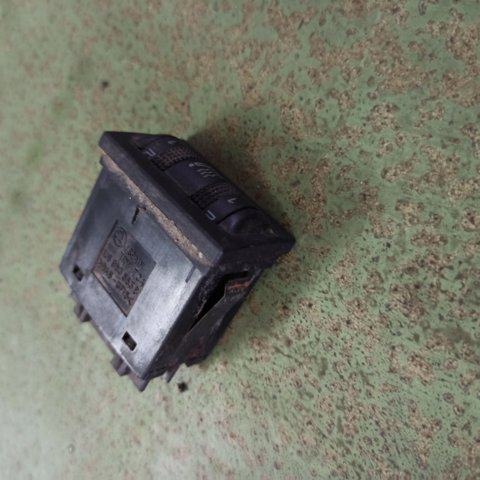 Кнопка обогрева сидения 1U6963563B VAG