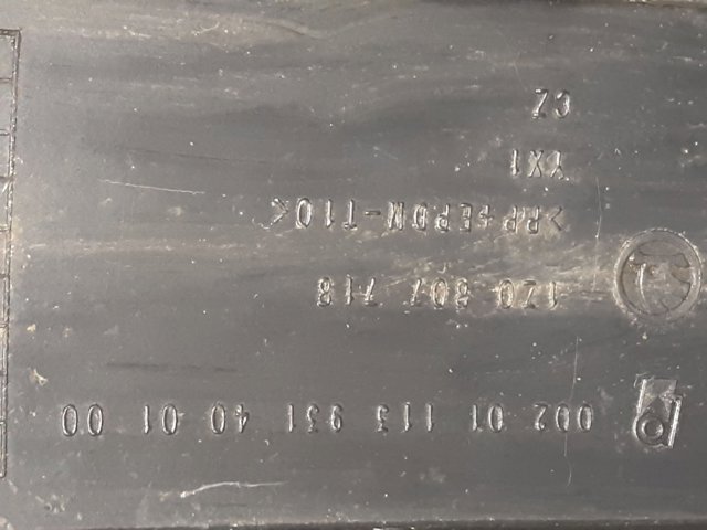 VAG 1Z0807718 Молдинг бампера переднего правый в наличии Каменское