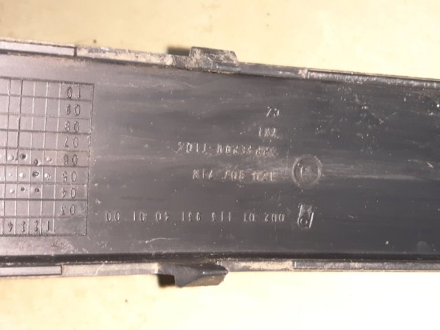 1Z0807718 VAG Молдинг бампера переднего правый купить в Ужгород
