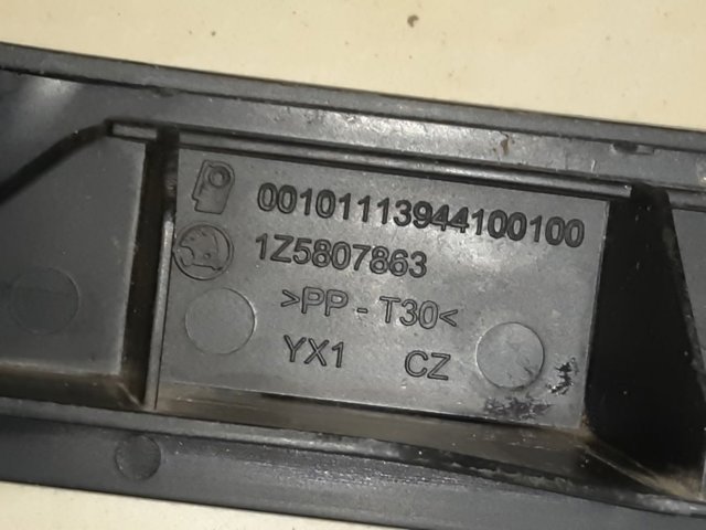 Направляющая заднего бампера, левая 1Z5807863 VAG
