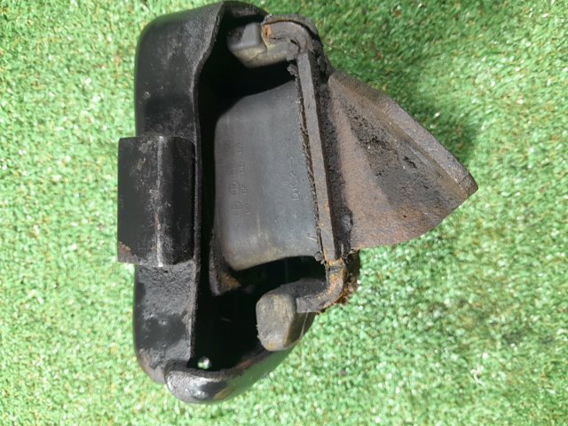 Подвеска двигателя (силового агрегата) 218123E250 HYUNDAI