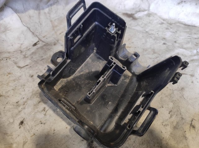 243809584R RENAULT Корпус блока предохранителей купить в Николаев