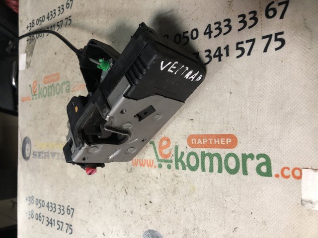 Замок задней правой двери  24414131 GM