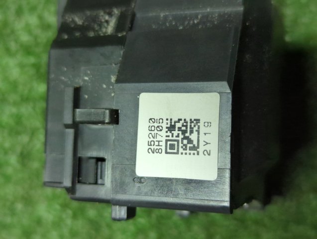 252608H705 NISSAN Правый подрулевой переключатель купить в Сумы