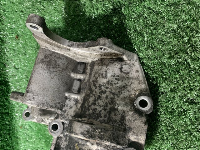 HYUNDAI 252714A001 Кронштейн насоса ГУР в наличии Черновцы