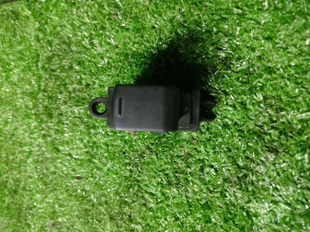 Кнопка стеклоподъемника передняя правая 25411JG05A NISSAN