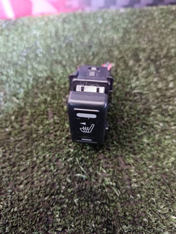 Кнопка вкл.обогрева сидения 25500AX610 NISSAN
