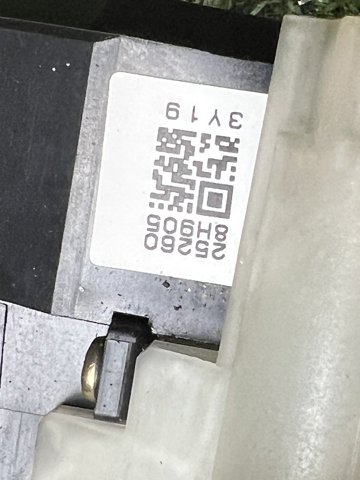 NISSAN 255678H701 Переключатель подрулевой, центральная часть в наличии Черновцы