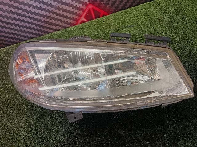 Фара передняя правая 260108053R RENAULT