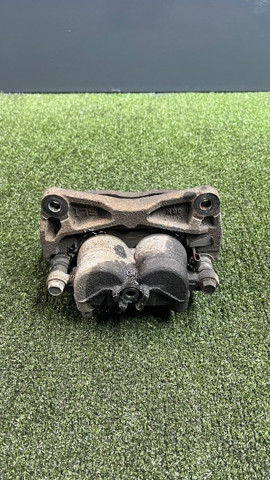 Суппорт тормозной, передний, левый 26292SA011 SUBARU