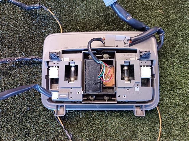 Плафон освещения кабины 26430CC010 NISSAN