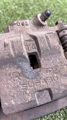 SUBARU 26692FG000 Суппорт тормозной задний правый в наличии Ирпень