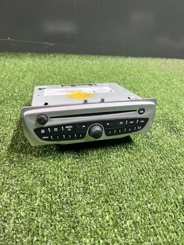281150743R RENAULT Магнитола (радио AM/FM) купить в Запорожье