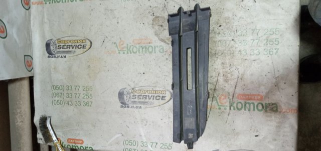 Решетка противотуманных фар левая 2K0853683 VAG