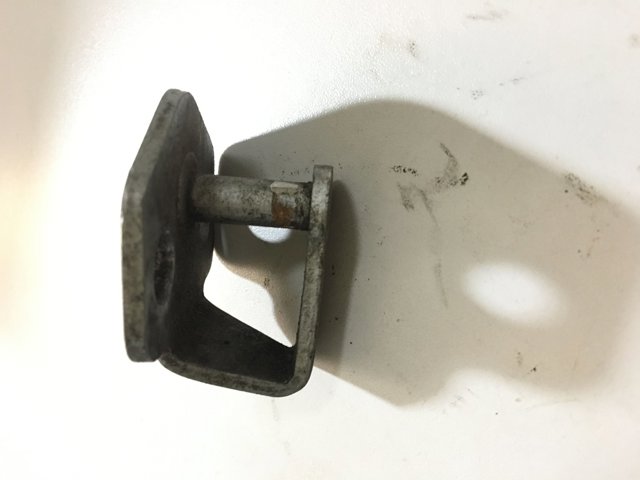 Фиксатор/петля (зацеп) замка двери передней 2T14V21982BD FORD