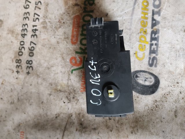 Ручка  боковой двери внутренняя правая 2T14V266A62CJ FORD