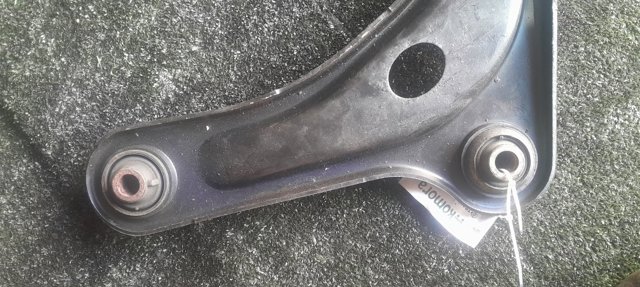 Рычаг передней подвески нижний, правый 3521R2 PEUGEOT