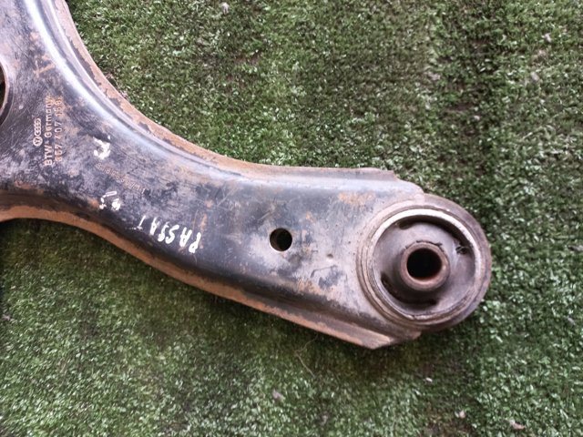 357407158 VAG Нижний рычаг купить в Николаев