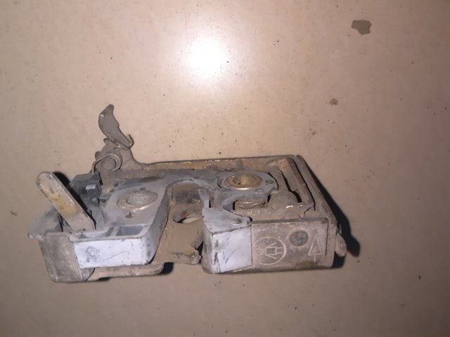 Замок задней двери, левой 357839015 VAG