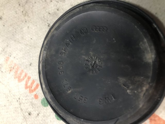 Заглушка кузова 357971908 VAG