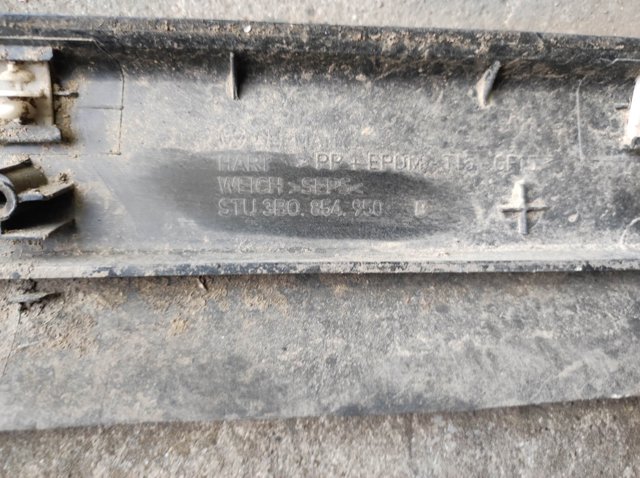 Накладка задней правой двери, нижняя 3B0854950 VAG