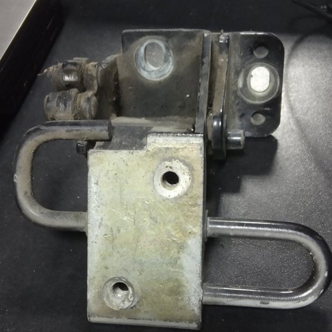 VAG 3B4833411C Петля двери задней левой в наличии Черкассы