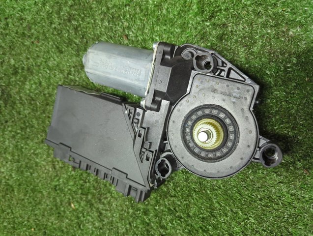 3D0959794E VAG Мотор стеклоподъемника двери задней правой купить в Хмельницкий