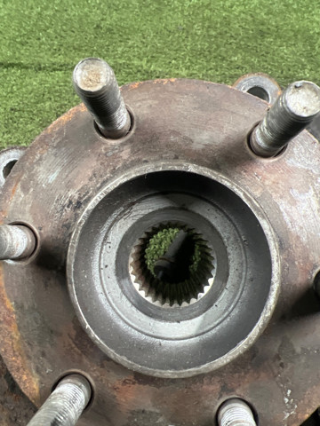 NISSAN 400145X00C Цапфа передняя правая в наличии Ровно