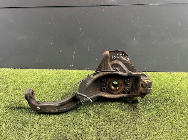 Цапфа поворотного кулака 400155X00C NISSAN